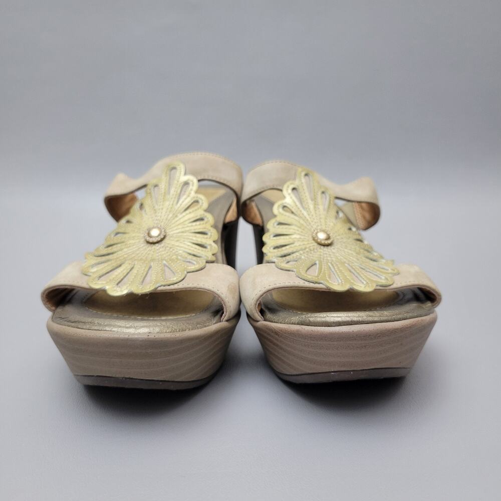 Naot Womens Medallion T Strap Leather Slip On Wedge Sandals Gold Size 38/7.5 - Picture 5 of 8